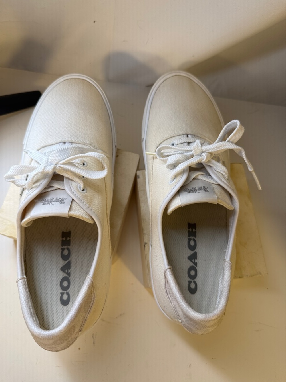 COACH OFF WHITE SNEAKERS U.S 9.5 or EU 40 - Picture 4 of 16